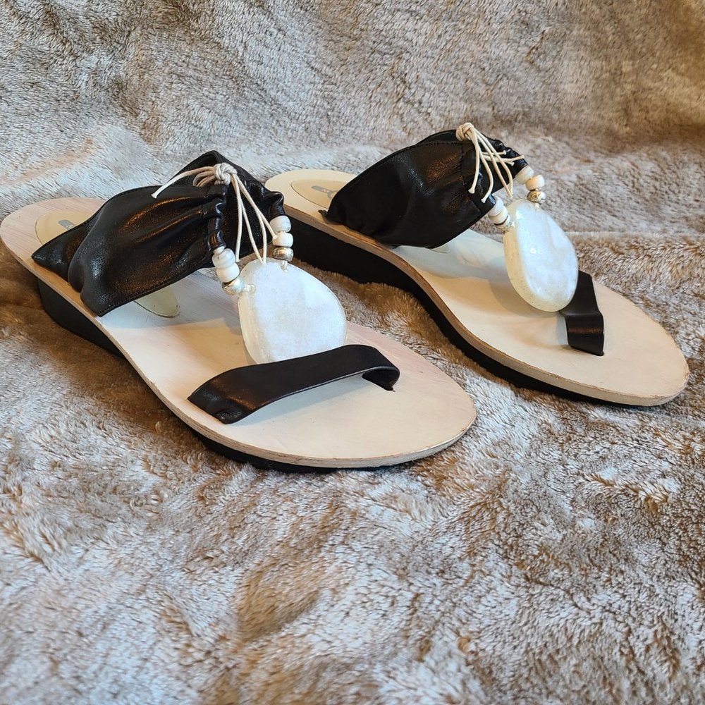 Mosquitos Sandals - Picture 2 of 6